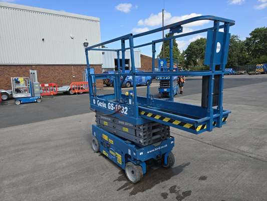 2016 Genie GS-1932 Scissor-Lift Platform - photo 1