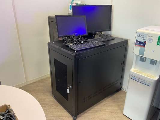 Mobile Server Cabinet, 2 x Monitors, 2 x Keyboards & 2 x Mice 240V - photo 1