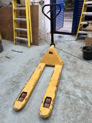 Pallet Truck - photo 1