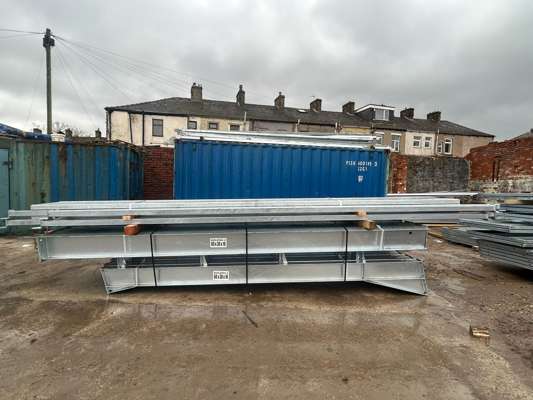 Unused Galvanised Steel Frame Agricultural Building 60' x 30' x 16' with Purlins - photo 1