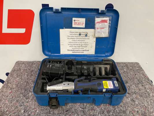 Geberit ACO203XL Battery Press Tool in Case - photo 1