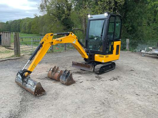 2021 JCB 15C-1 Compact Rubber Tracked Excavator - photo 1