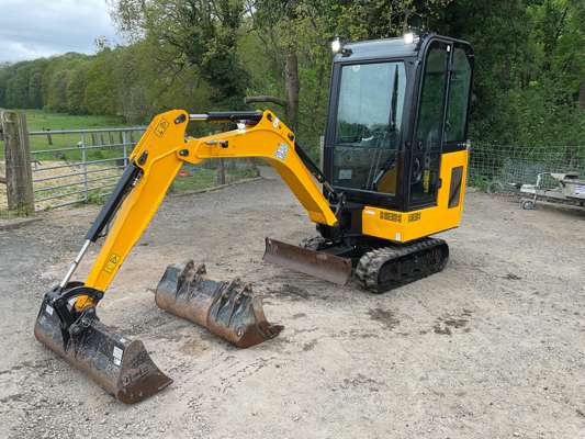 2021 JCB 15C-1 Compact Rubber Tracked Excavator - photo 1