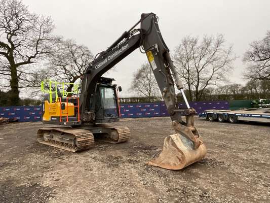 2023 Volvo EC140EL 14T Tracked Excavator - photo 1