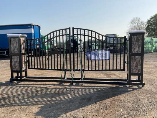 20FT Farm Gate with Gate pier - Double arch design with Deer feature - photo 1