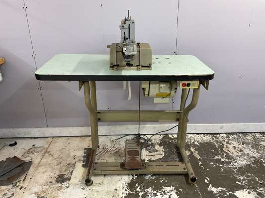 Brother CB3-B917-1 Chainstitch Button Industrial Sewing Machine 240V - photo 1