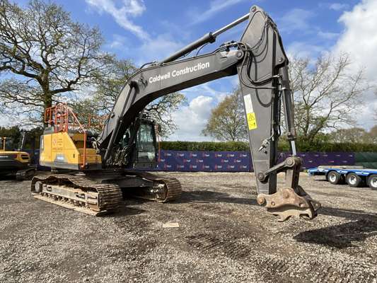 2019 Volvo EC300EL 30T Tracked Excavator - photo 1