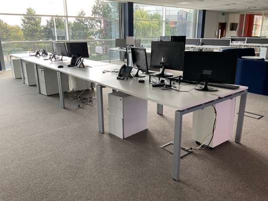5 x Twin Face to Face Desks & 8 x 3 Drawer Pedestal Drawers - photo 1