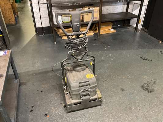 Karcher Professional BR 40/10 C Floor Scrubber / Dryer 240V — photo 1