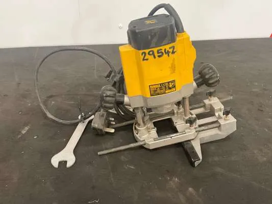 Dewalt DW615 Router 240v