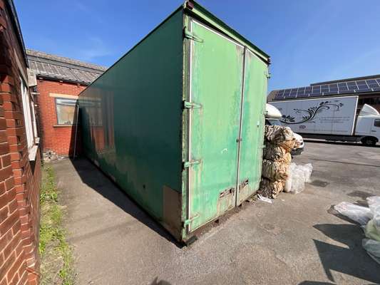 Approx 27ft x 8ft Truck Body - photo 1