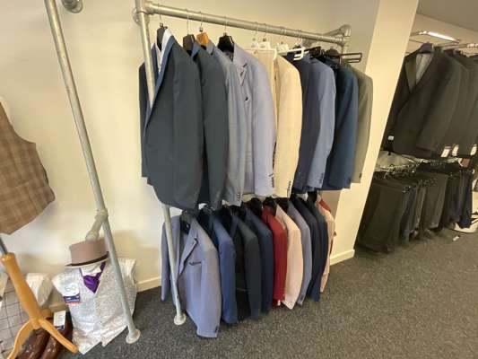 19 x Various 2 & 3 Piece Suits on Rail - photo 1