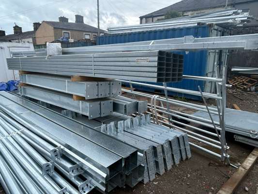 Unused Galvanised Steel Frame Agricultural Building- 80' x 40' x 12' with Purlins - photo 1