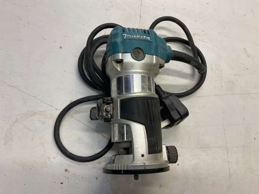 Makita RT0700C Compact Palm Router 240V — photo 1