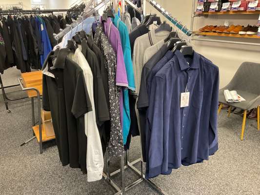 Approx 30 Various Long Sleeve Shirts & Polo Shirts on Chrome Display Stand - photo 1