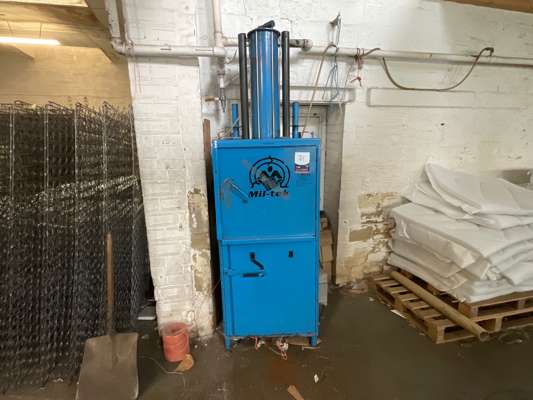 Mil-tek AP 205TS Pneumatic Baler - photo 1