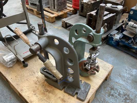 2 x Manual Presses - photo 1