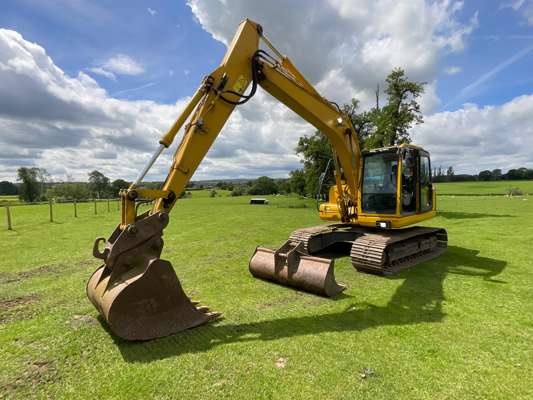2011 Komatsu PC130-8 Tracked Excavator - photo 1