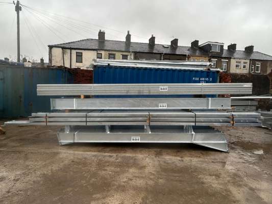 Unused Galvanised Steel Frame Agricultural Building 80' x 30' x 16' with Purlins - photo 1