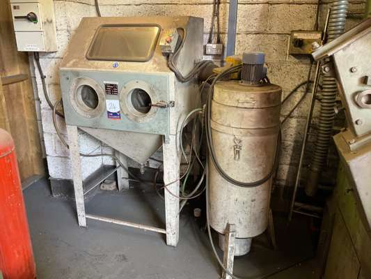Clemco Shot Blast Cabinet & Dust Collector Unit 415V - photo 1