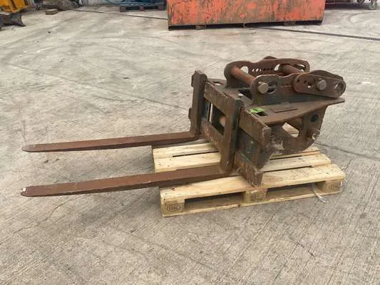 Dromone 10-24T Pallet Forks Excavator Attachment