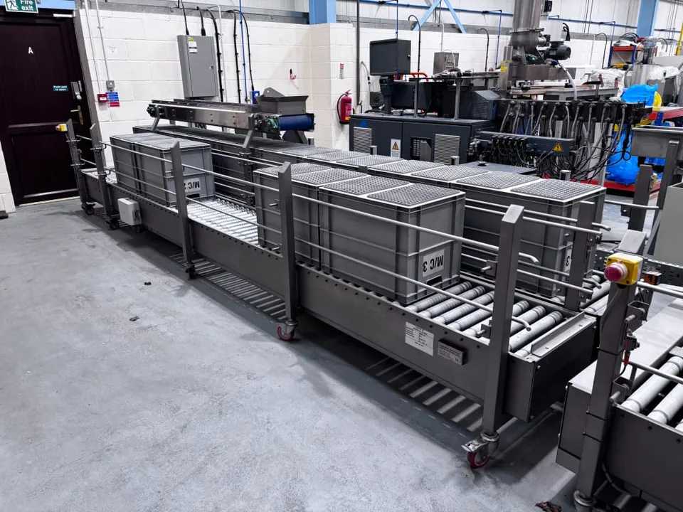 2017 Lynnmoore Engineering Robot, Schneider Magnelis Touchscreen Control & Box Conveyor
