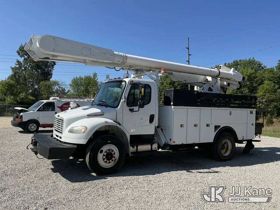 Altec AM855-MH Over-Center Material Handling Bucket Truck On 2010 Freightliner M2 106 Utility Truck (1418015)