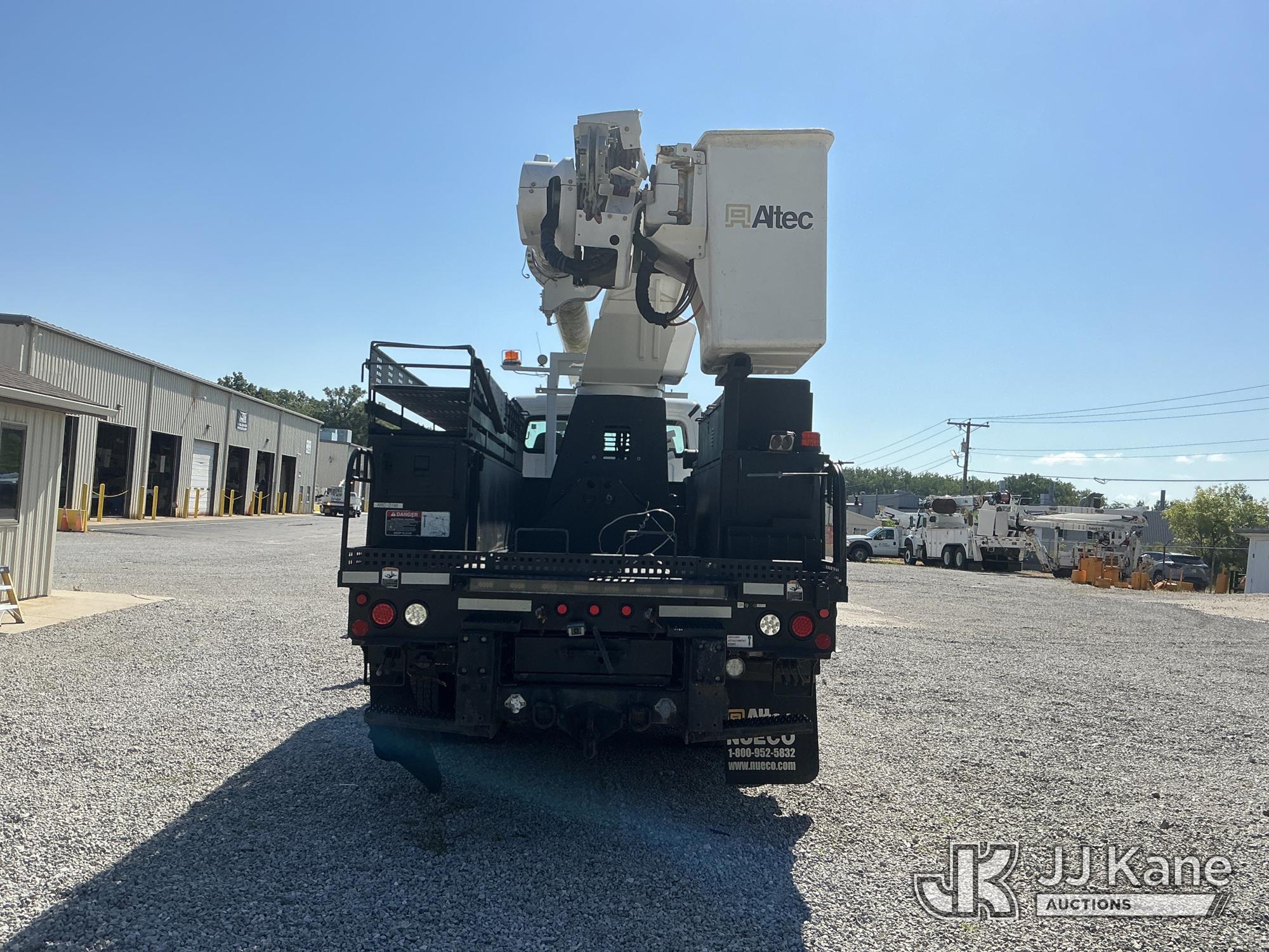 Altec AM855-MH Over-Center Material Handling Bucket Truck On 2010 Freightliner M2 106 Utility Truck (1418015) - photo 3