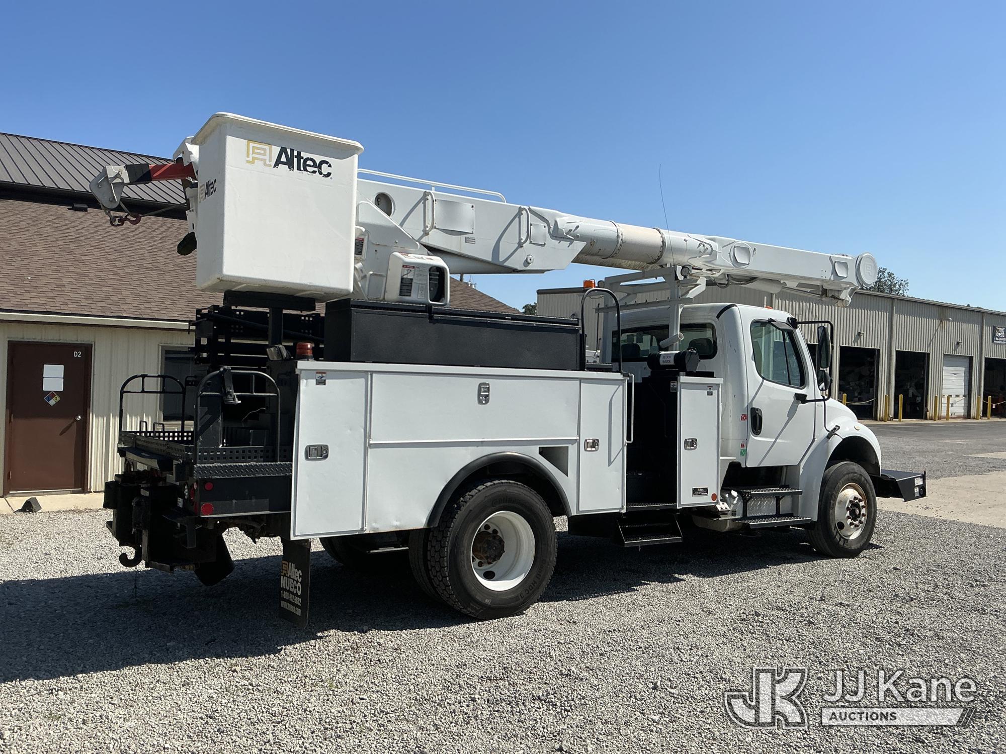Altec AM855-MH Over-Center Material Handling Bucket Truck On 2010 Freightliner M2 106 Utility Truck (1418015) - photo 4