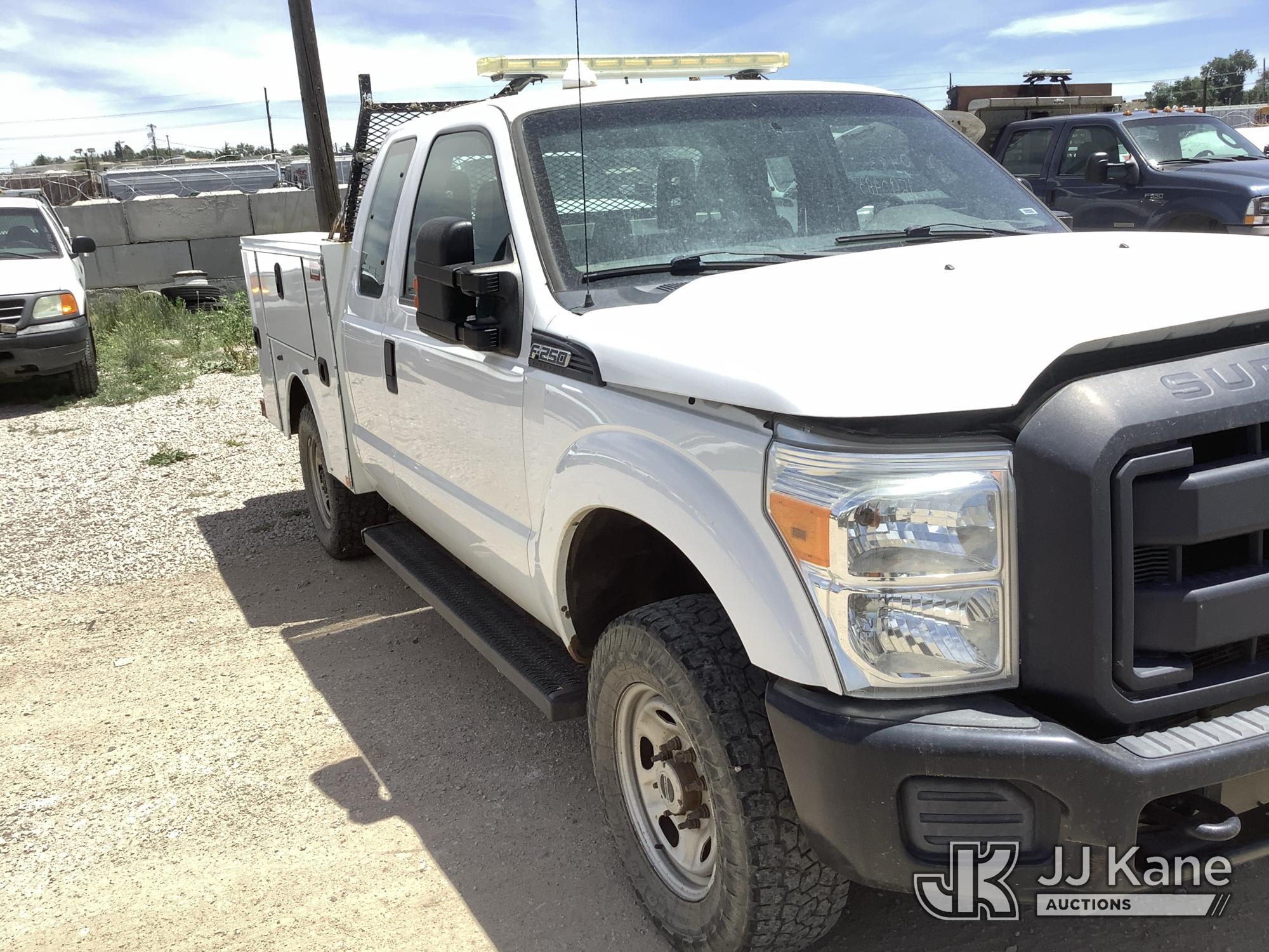 2016 Ford F250 4x4 Extended-Cab Service Truck (1590483) - photo 2