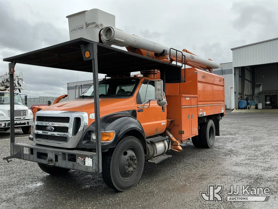 Altec LR756 Over-Center Bucket Truck On 2013 Ford F-750 Chipper Dump Truck (1592165)