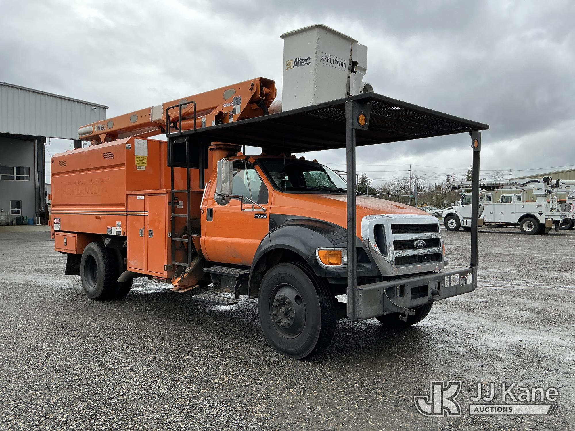 Altec LR756 Over-Center Bucket Truck On 2013 Ford F-750 Chipper Dump Truck (1592165) - photo 2