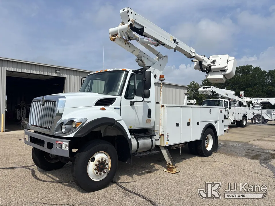 Altec TA41M Articulating & Telescopic Material Handling Bucket Truck On 2013 International 7300 Utility Truck (1600144)