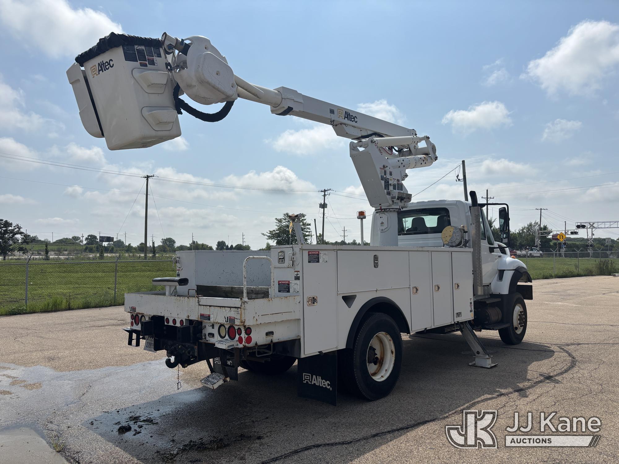 Altec TA41M Articulating & Telescopic Material Handling Bucket Truck On 2013 International 7300 Utility Truck (1600144) - photo 3