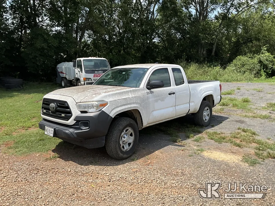 2018 Toyota Tacoma Pickup Truck (1601542)