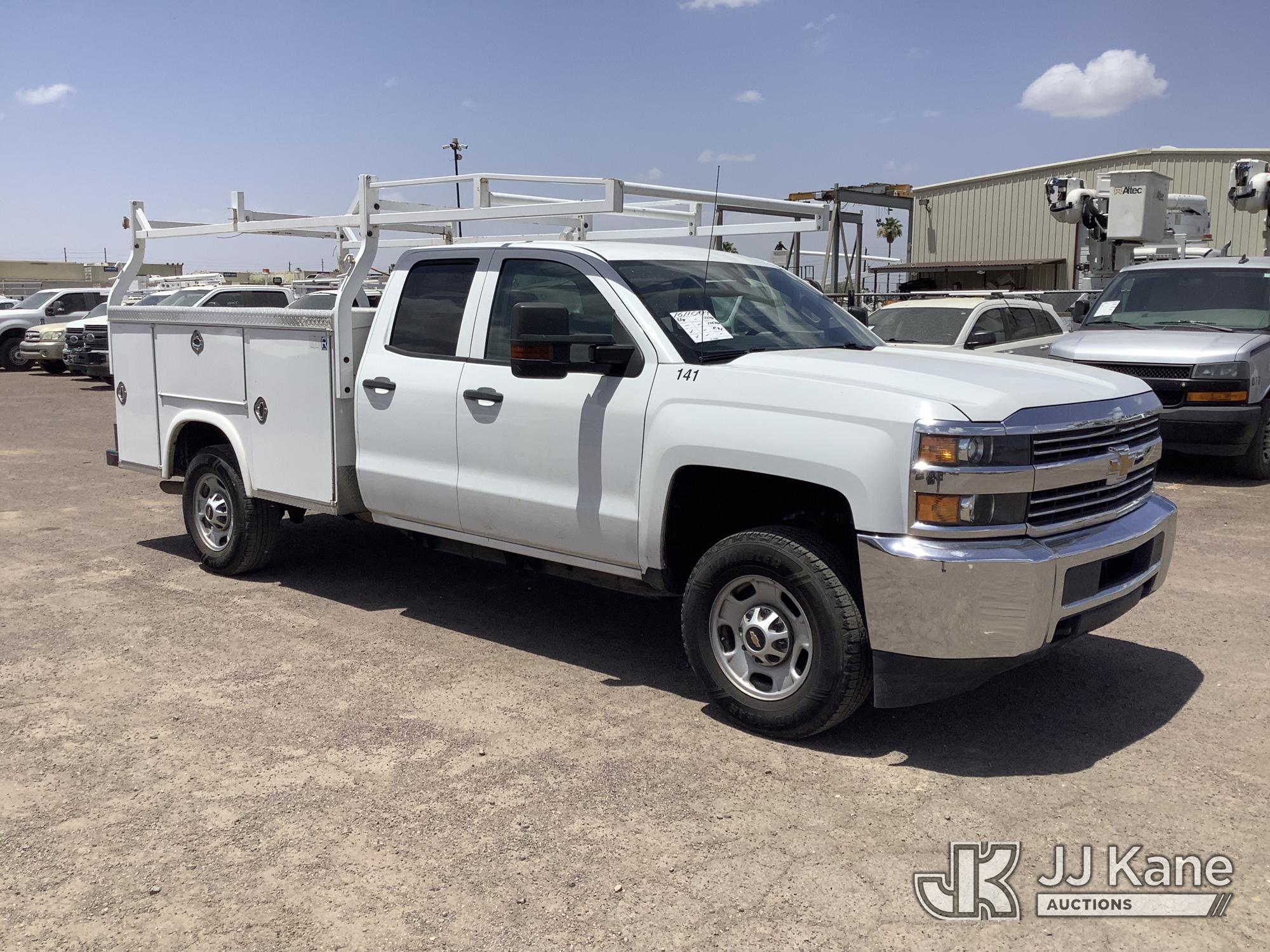 2018 Chevrolet Silverado 2500HD Extended-Cab Service Truck (1611009) - photo 2