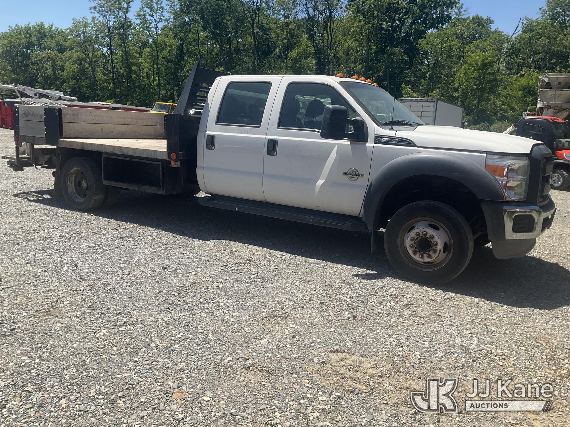 2013 Ford F550 2WD Crew-Cab Flatbed Truck (1611428) - photo 2