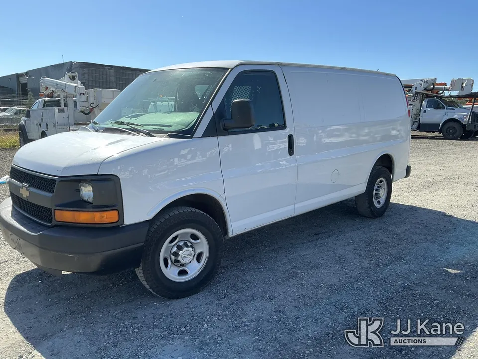 2015 Chevrolet Express G2500 Cargo Van (1612259)