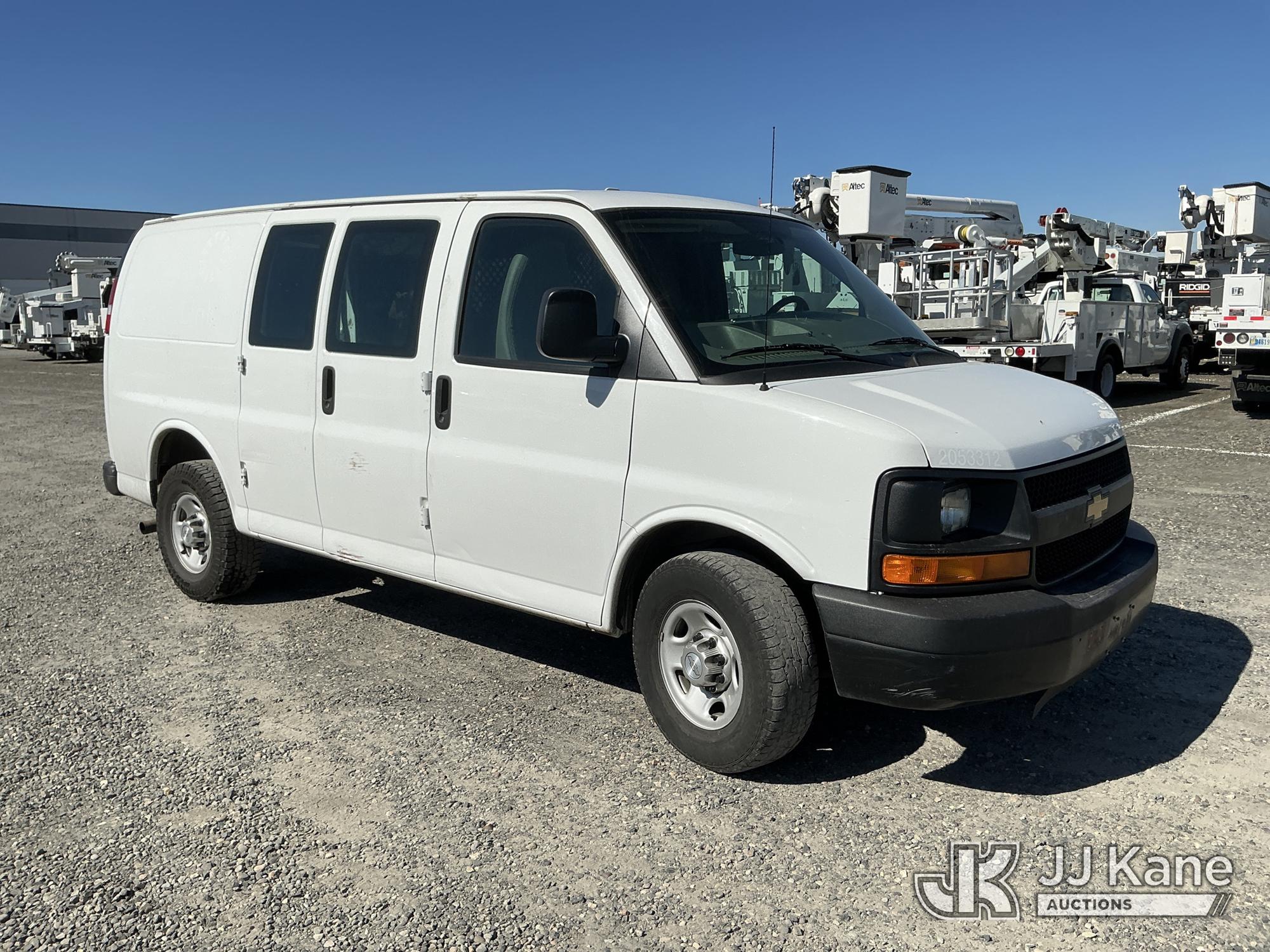 2015 Chevrolet Express G2500 Cargo Van (1612259) - photo 2