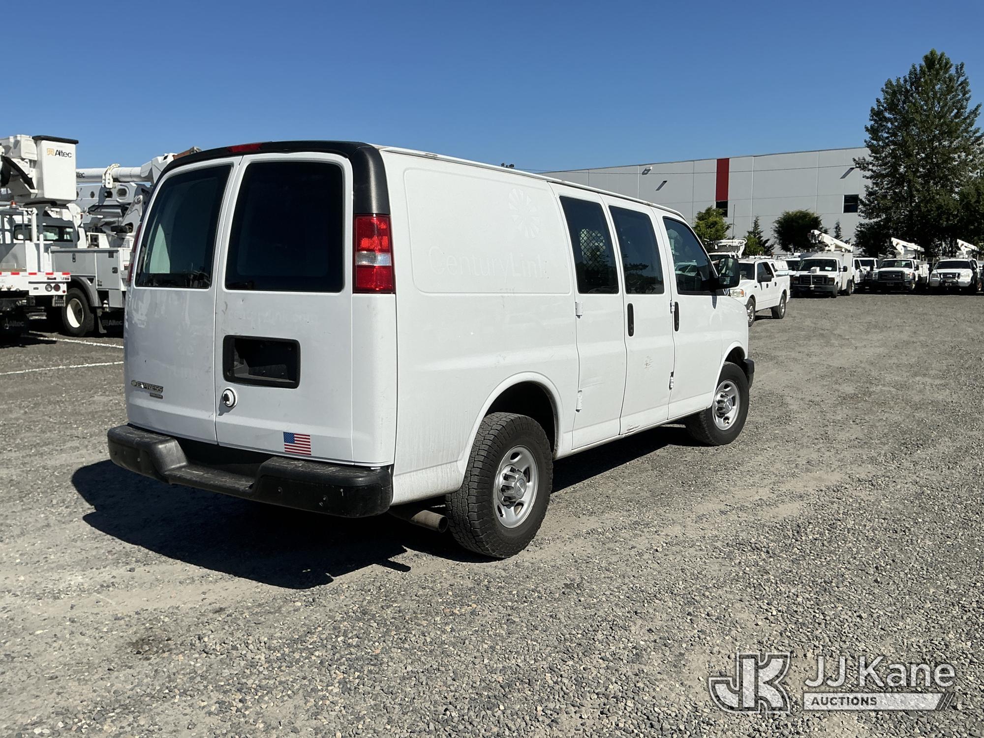 2015 Chevrolet Express G2500 Cargo Van (1612259) - photo 3