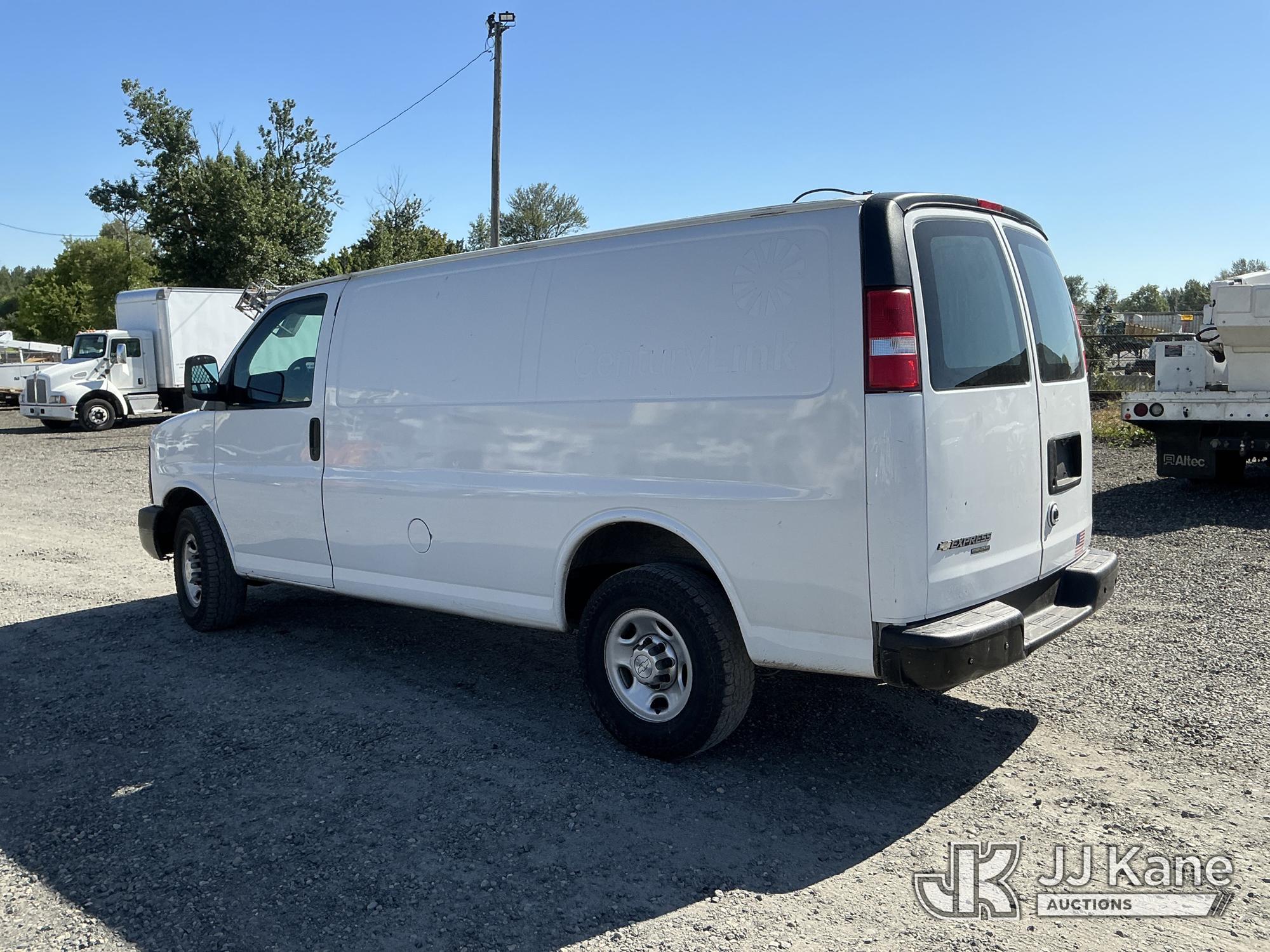2015 Chevrolet Express G2500 Cargo Van (1612259) - photo 4