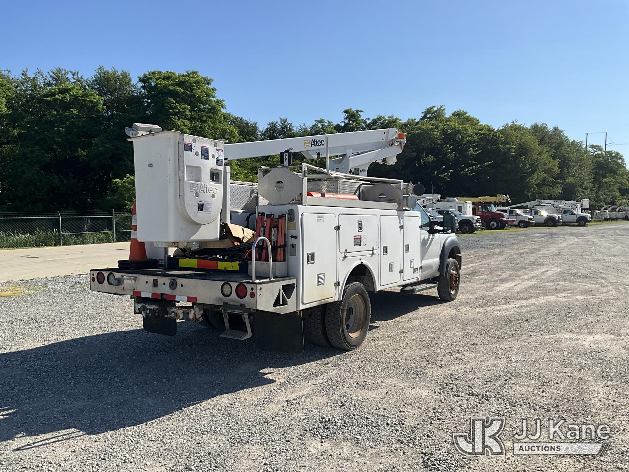 Altec AT200 Telescopic Non-Insulated Bucket Truck On 2013 Ford F-450 SD Service Truck (1613187) - photo 3