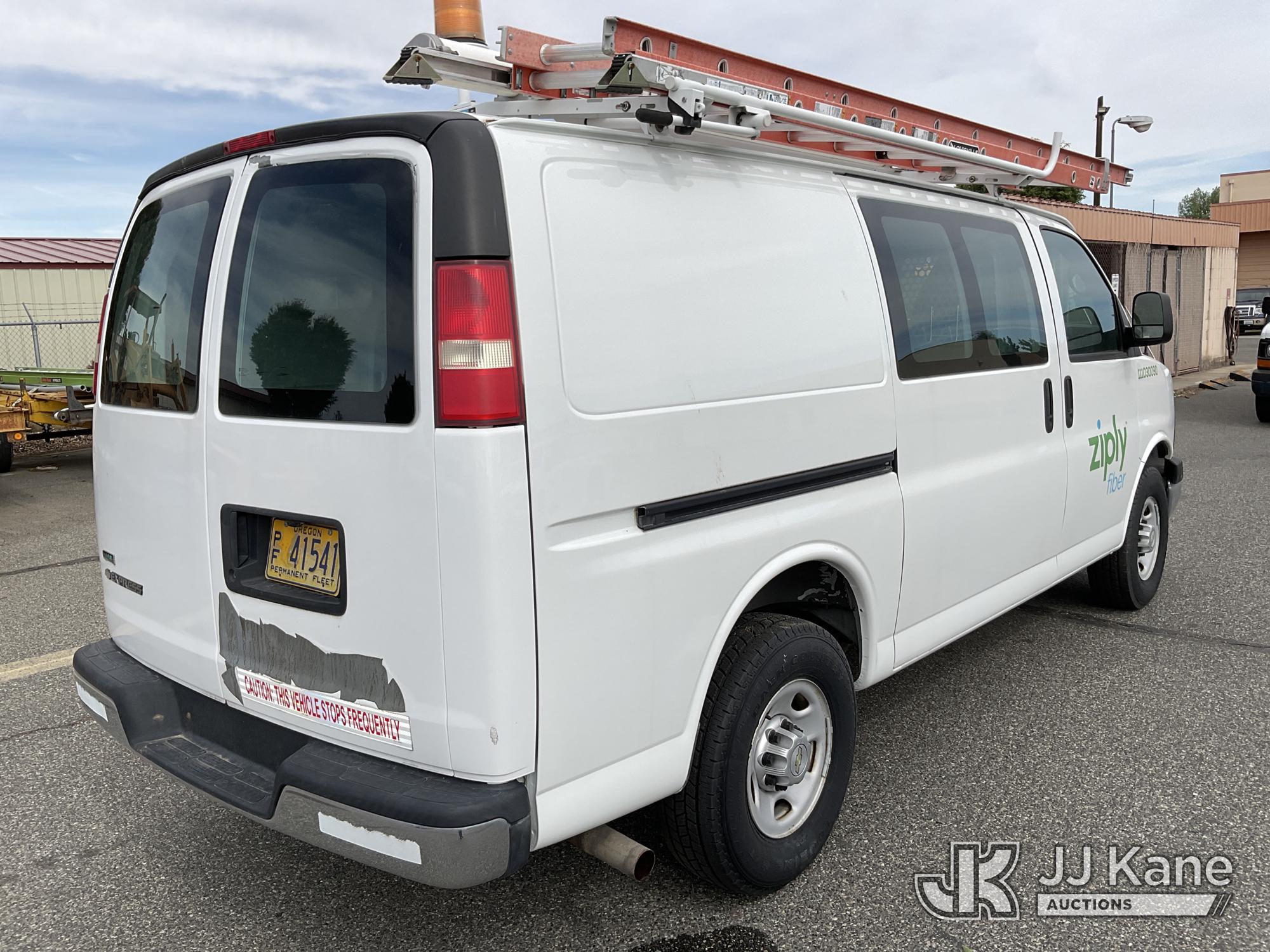 2010 Chevrolet Express G2500 Cargo Van (1616831) - photo 3