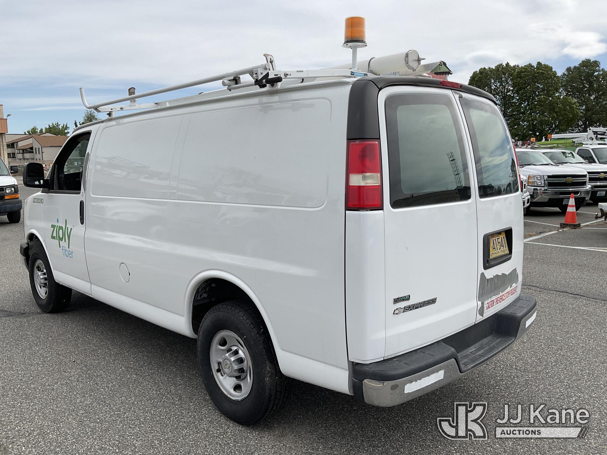 2010 Chevrolet Express G2500 Cargo Van (1616831) - photo 4