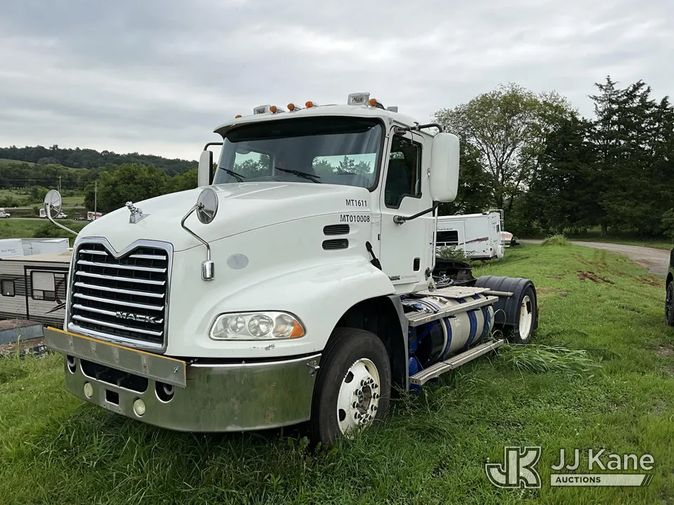 2017 Mack CXU612 Truck Tractor (1617105)