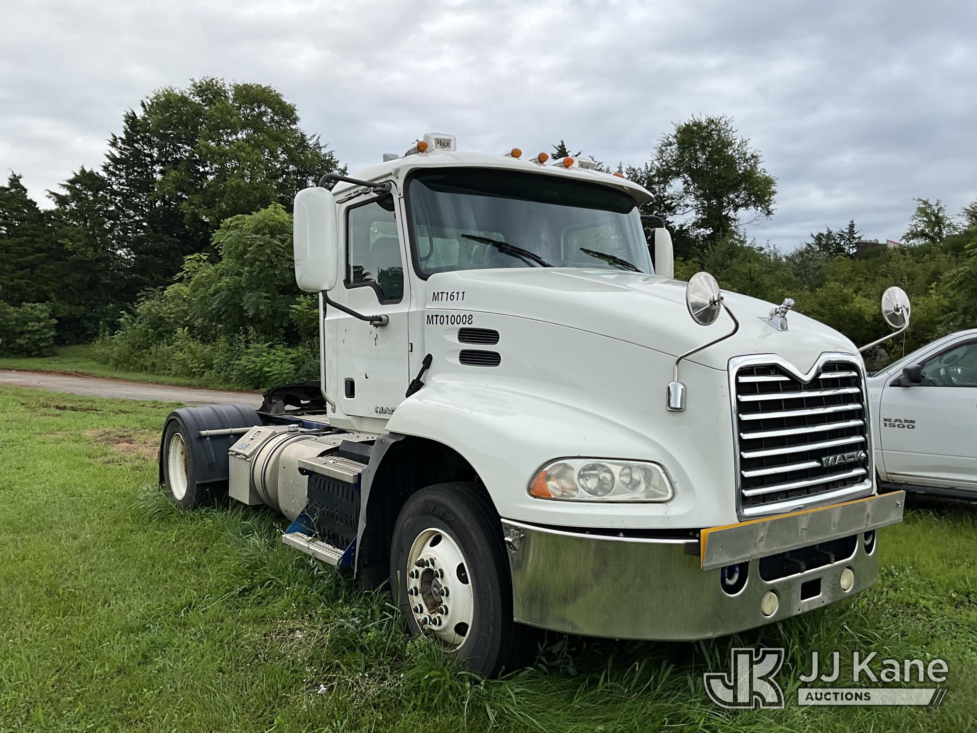 2017 Mack CXU612 Truck Tractor (1617105) - photo 2