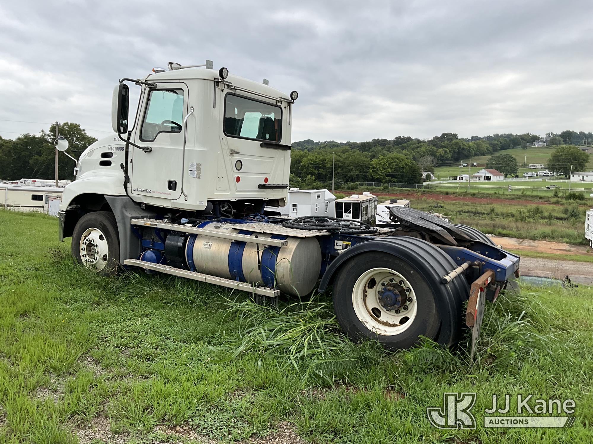 2017 Mack CXU612 Truck Tractor (1617105) - photo 3