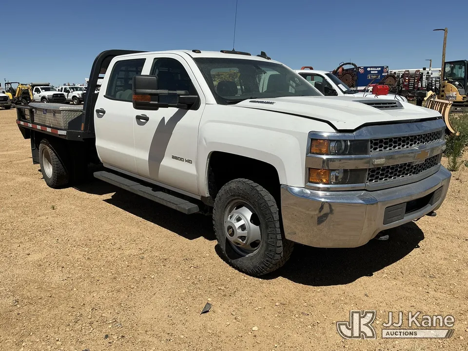 2019 Chevrolet Silverado 3500HD Crew-Cab Flatbed/Service Truck (1617467) - photo 2