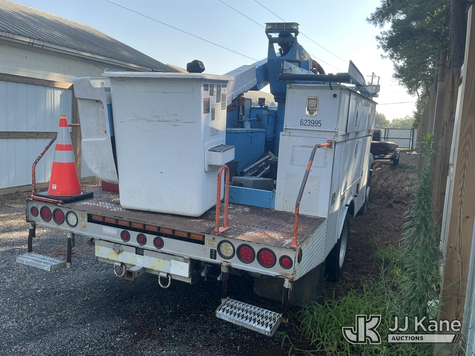 Altec AT37G Articulating & Telescopic Bucket Truck On 2011 Ford F-550 Service Truck (1619531) - photo 4