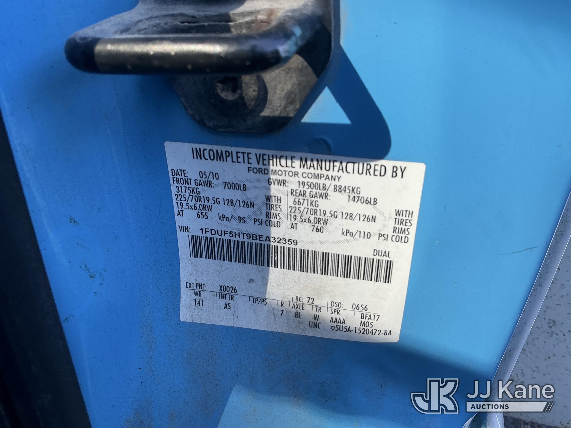 Altec AT37G Articulating & Telescopic Bucket Truck On 2011 Ford F-550 Service Truck (1619531) - photo 5